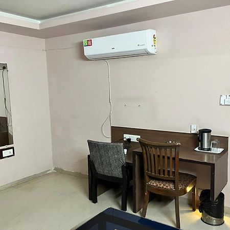 Hotel Shailly Inn Ahmedabad Exteriör bild