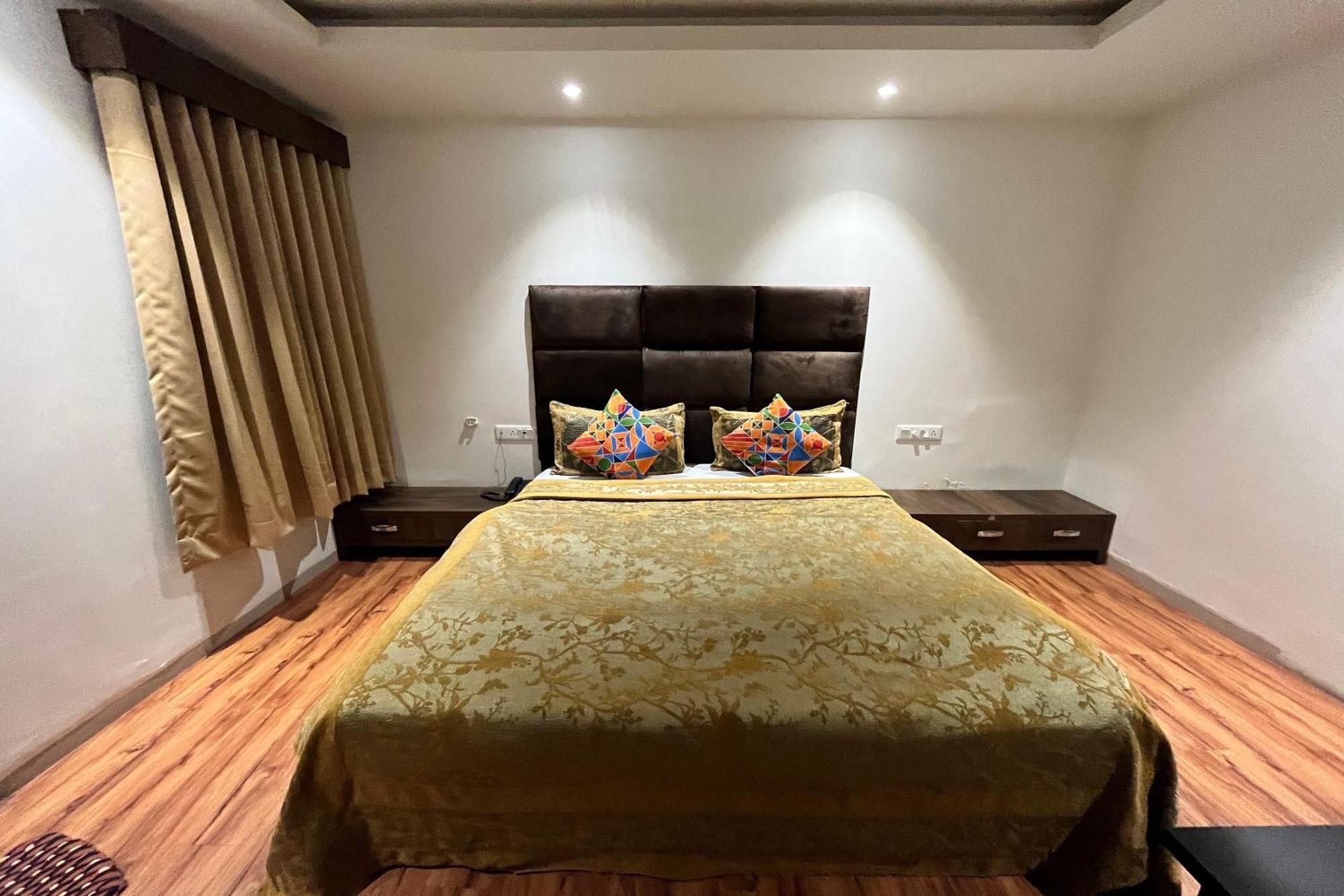 Hotel Shailly Inn Ahmedabad Exteriör bild