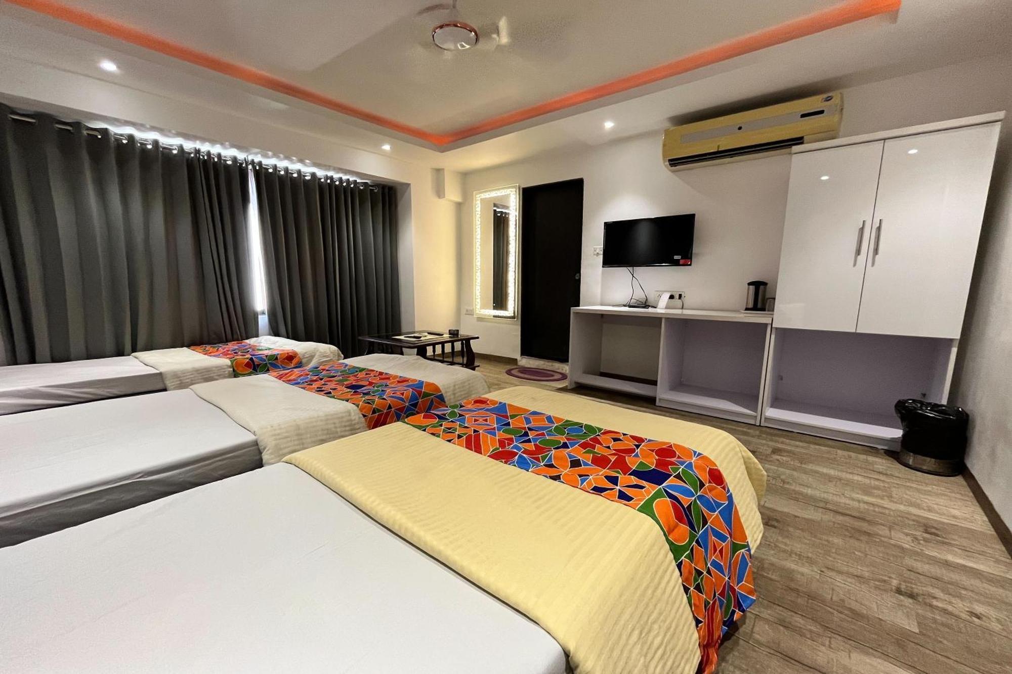 Hotel Shailly Inn Ahmedabad Exteriör bild