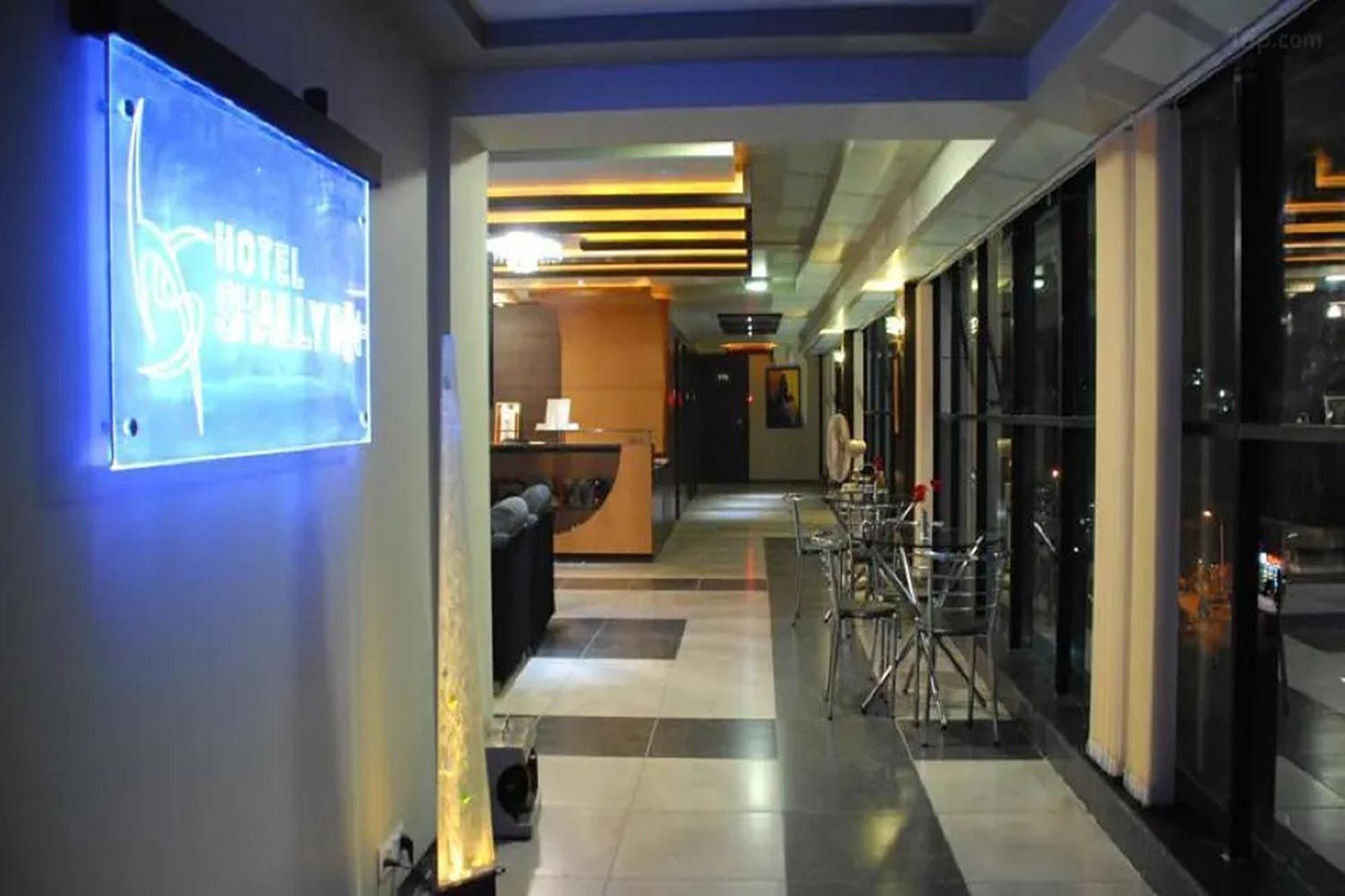 Hotel Shailly Inn Ahmedabad Exteriör bild