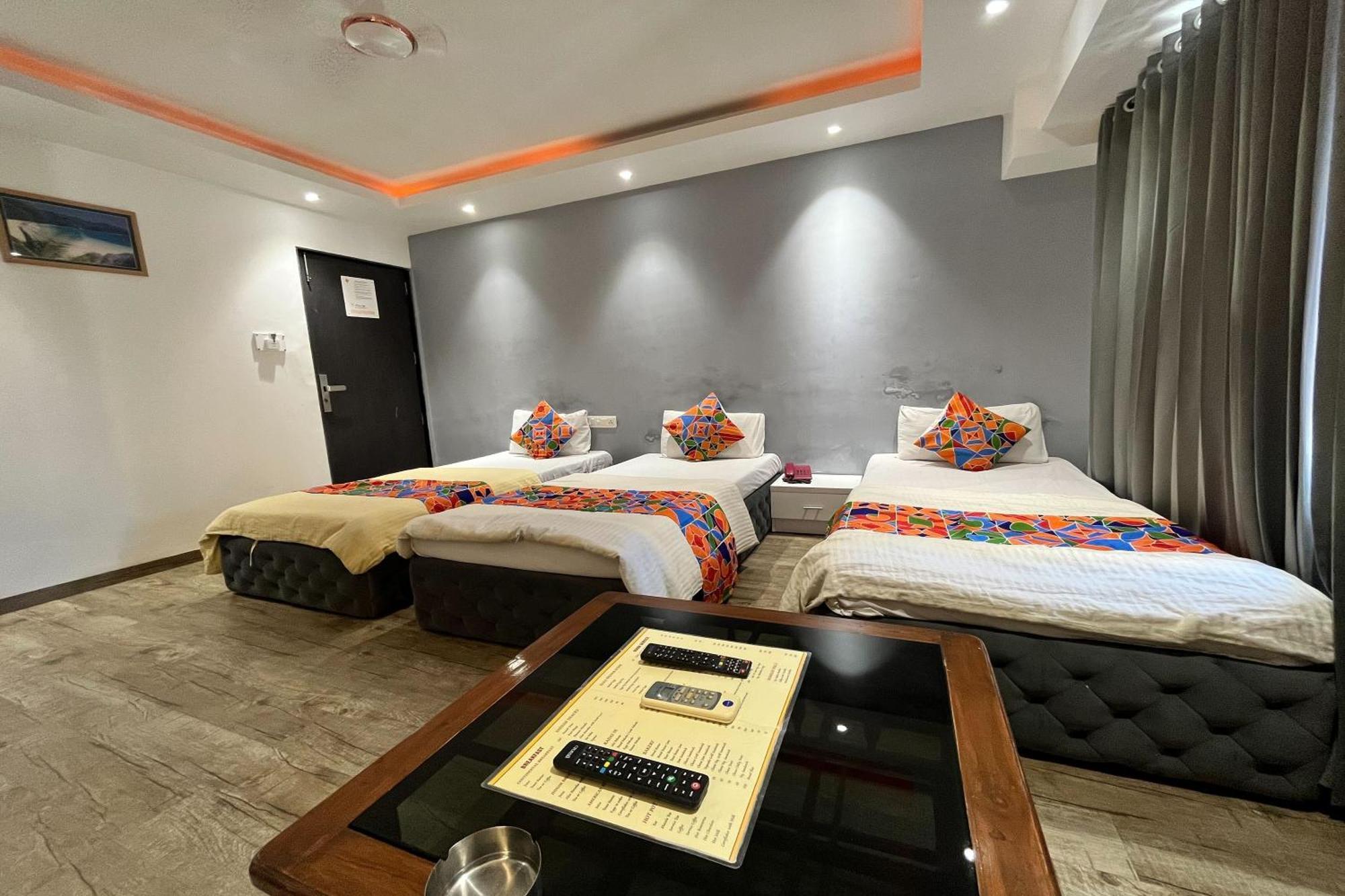 Hotel Shailly Inn Ahmedabad Exteriör bild