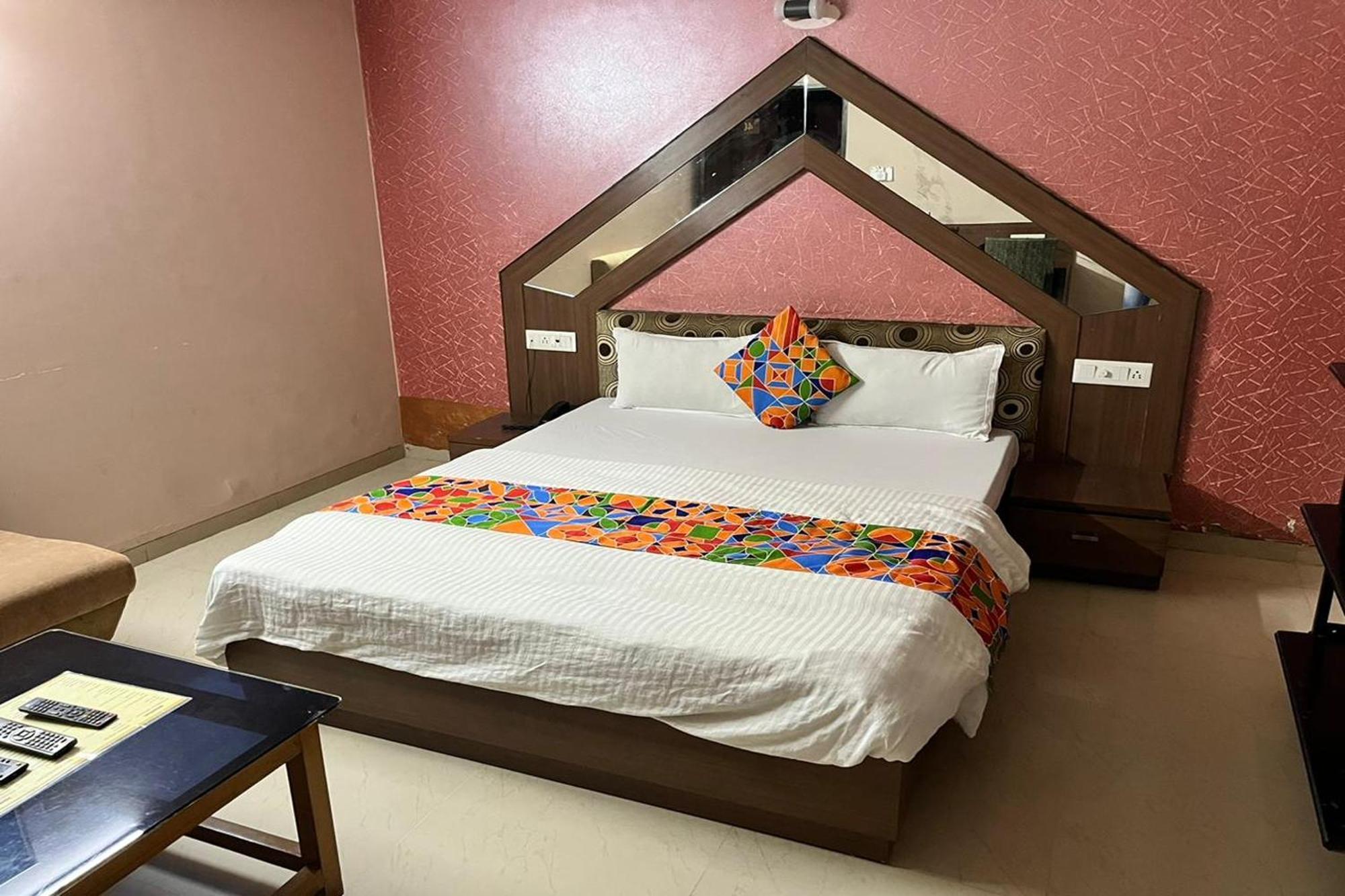 Hotel Shailly Inn Ahmedabad Exteriör bild