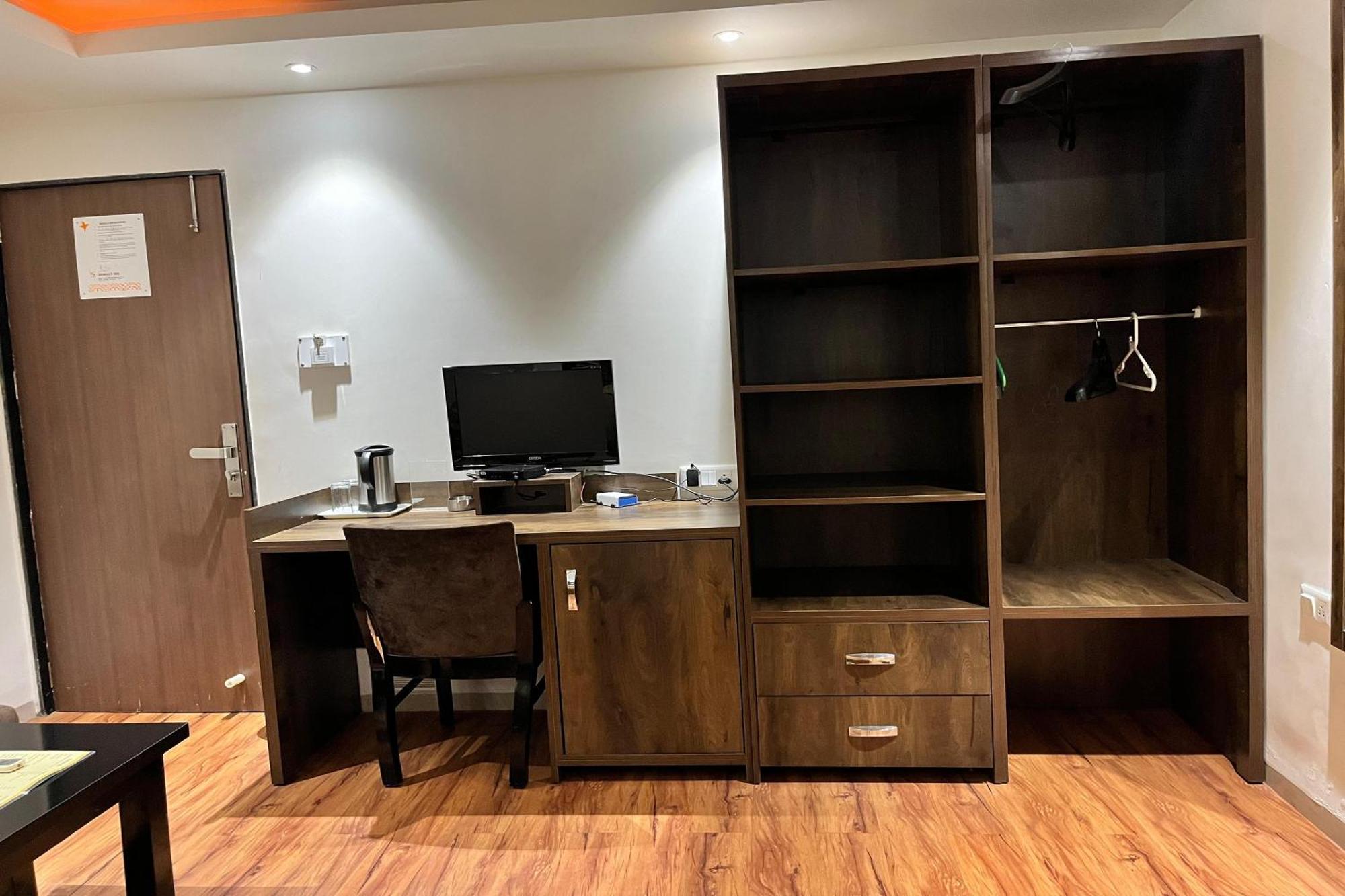 Hotel Shailly Inn Ahmedabad Exteriör bild